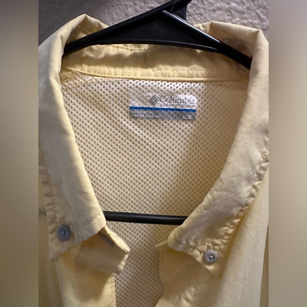Columbia yellow button down - Picture 3 of 3